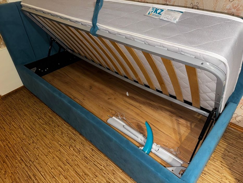 Кровать с ортопедическим матрасом