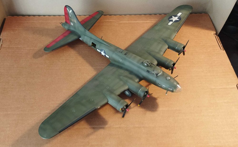 модель самолёта B-17F Flying Fortress 1/72 Academy