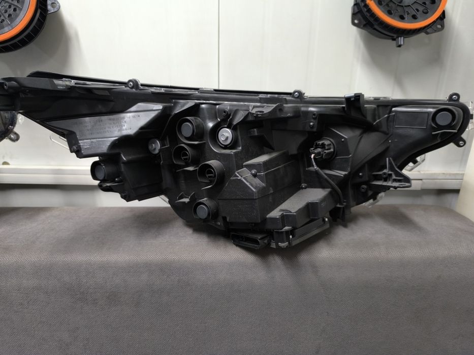 Фары левый правый раф4  оригинал RAV4 фар