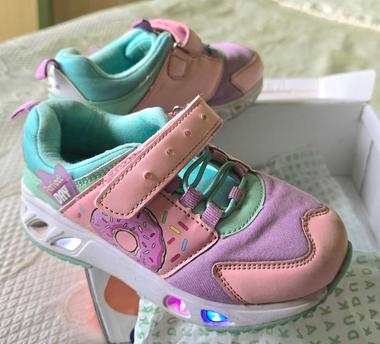 Кроссовки 30 р. светящиеся