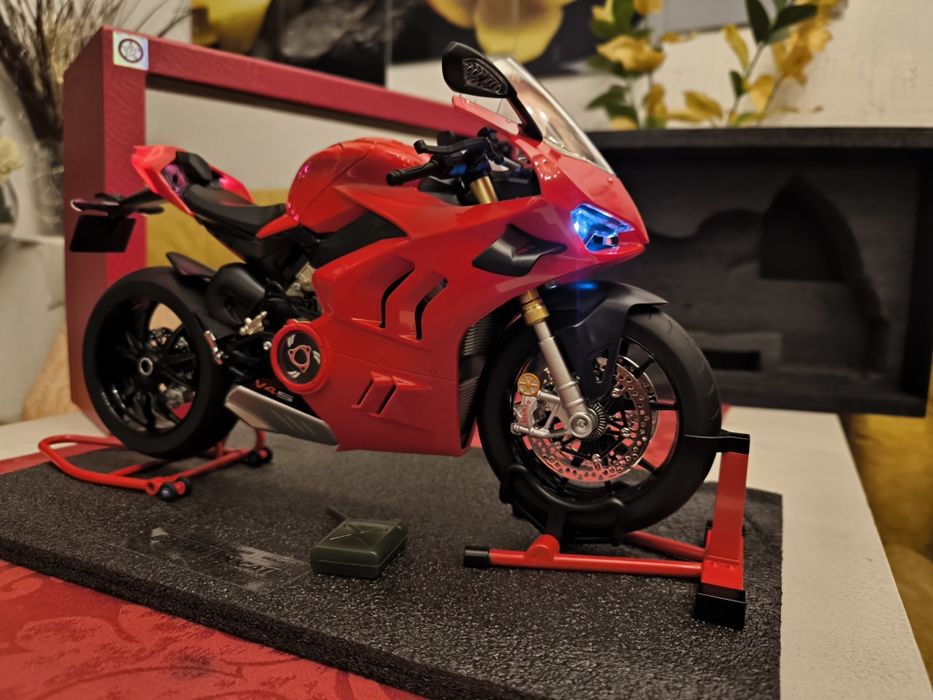 Игрушка мотоцикл Ducati P