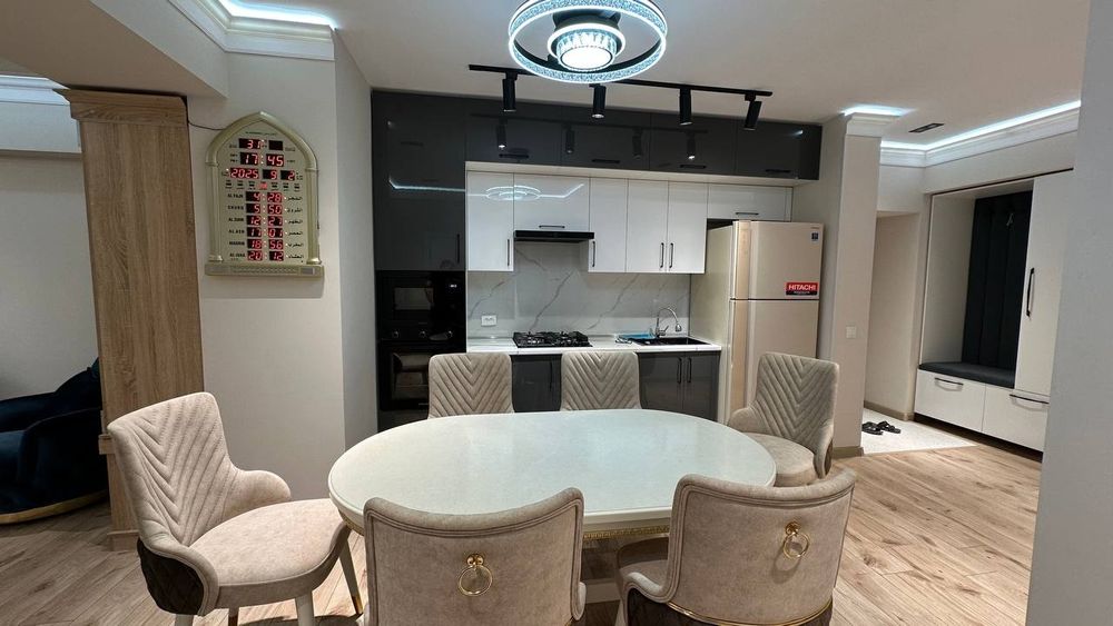 Уй сотилади,центрда 5-этаж