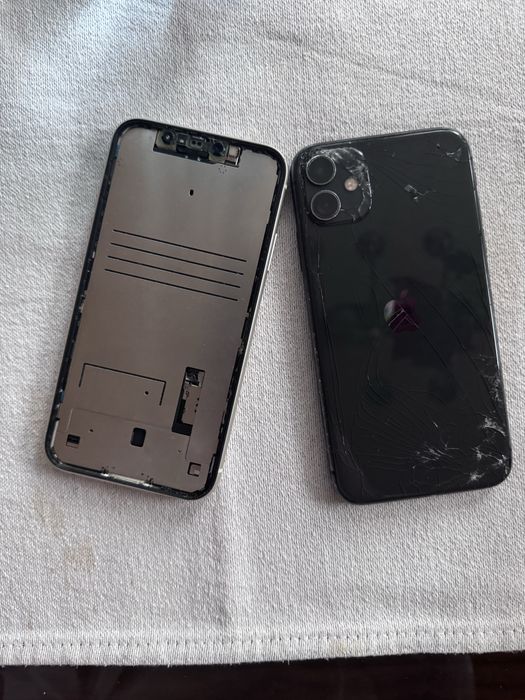 iPhone 11 на части