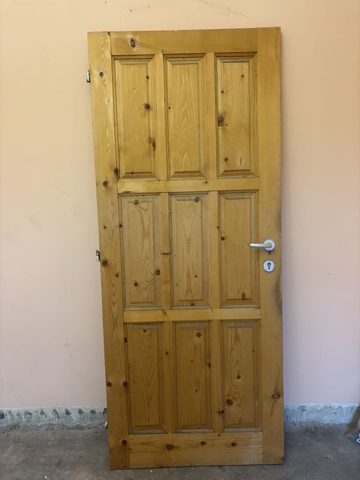 Дървена врата