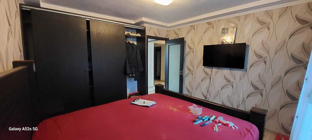 Apartament cu 3 camere, decomandat Racadau