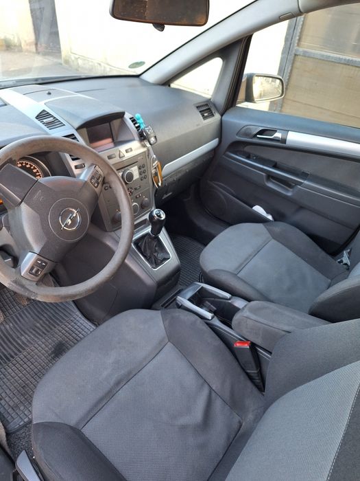 De  vanzare OPEL ZAFIRA B
