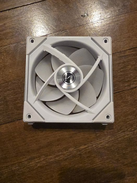 Set 3 ventilatoare Lian Li