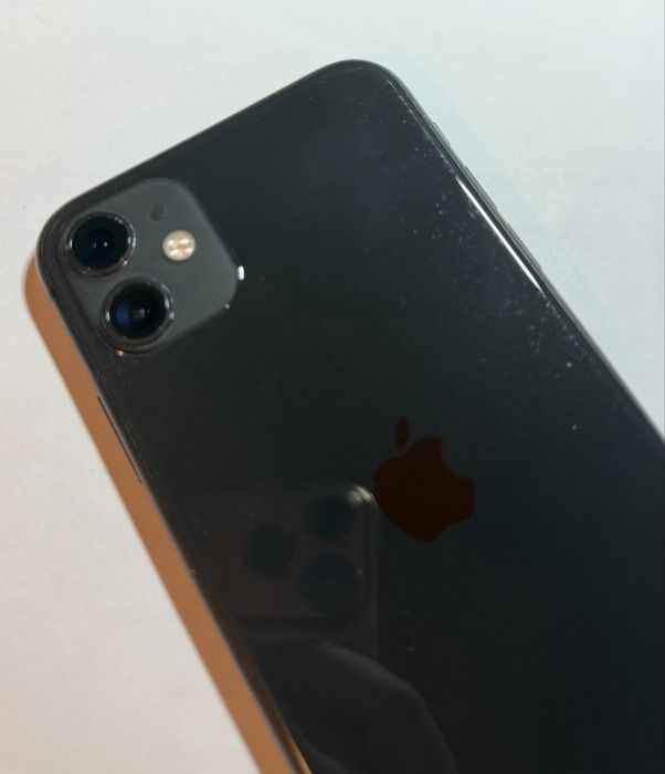 Оригинален IPhone 11 128GB с кутия 76% капацитет на батерията