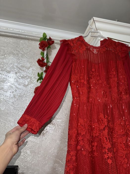 Красное вечернее платье