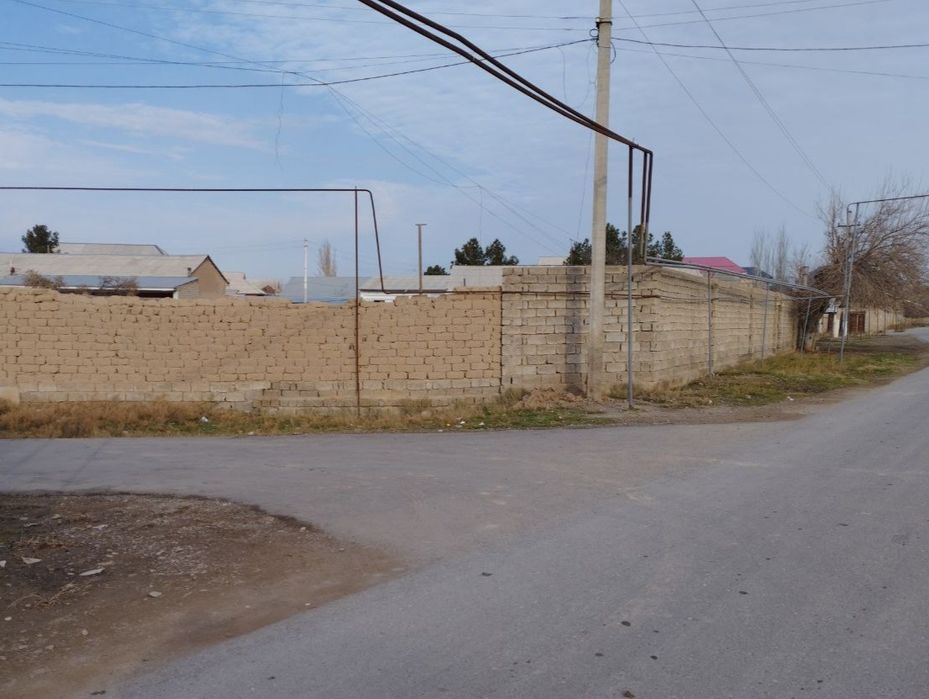 Продается земельный участок общей площадью в 11 соток.