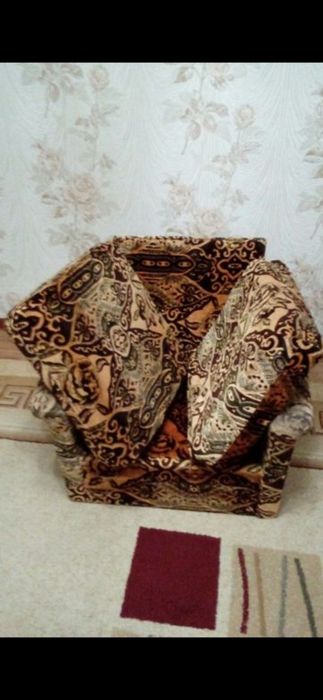 Столик и 2 кресла