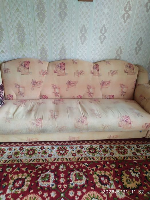 Продам диван раскладной каркасный.