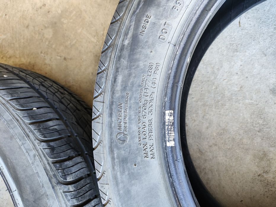 Продам шины Michelin Defender 215/55 R17.