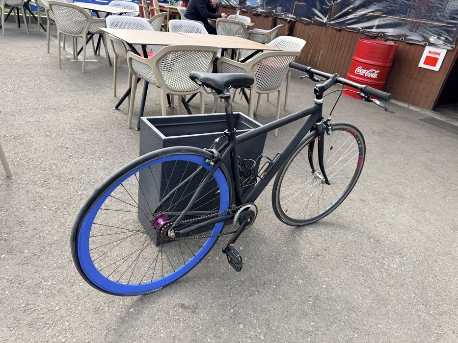 Vand Bicicleta single speed foarte usoara pret 1000 lei urgent
