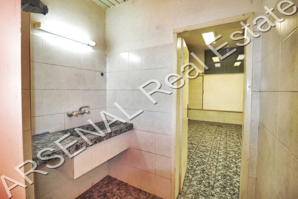 Магазин под наем, Бели Брези