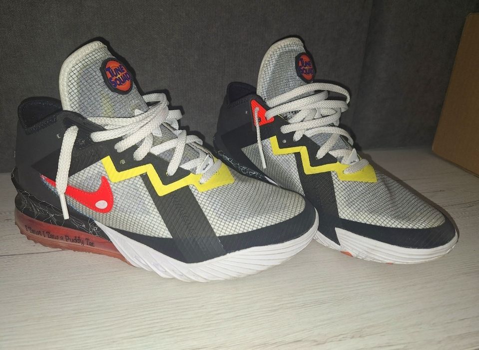 Нови Мъжки маратонки Nike x Space Jam LeBronLow "Sylvester vs Tweety"