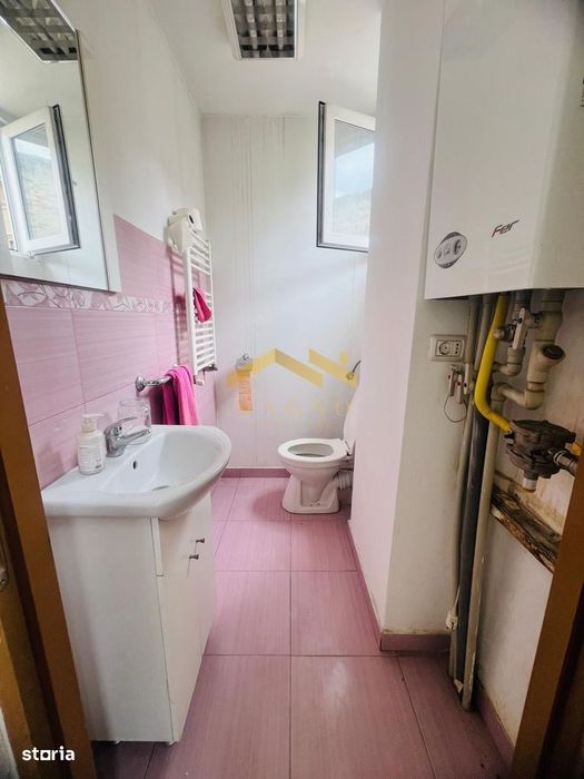 Apartament (pretabil pentru Birou ,Cabinet etc.) de vanzare in centru.
