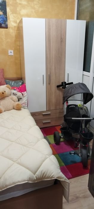 Къща от която се продава втори етаж със самостоятелен вход.И малък дв