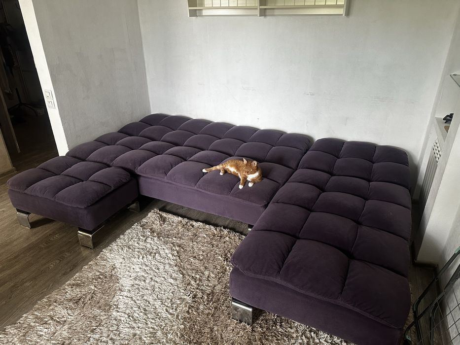 Диван велюровый, фиолетовый