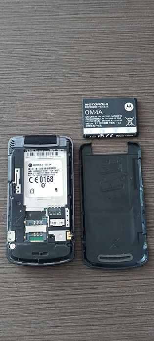 Se vinde Motorola Gleam și Nokia 6303