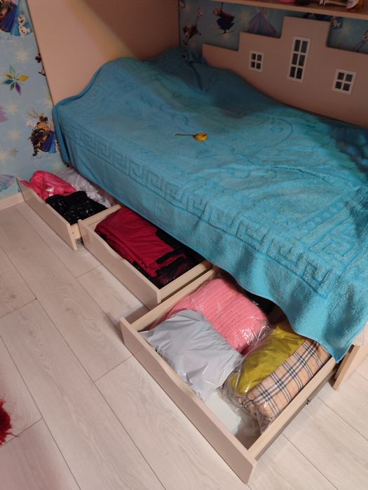 Продам кровать детскую.