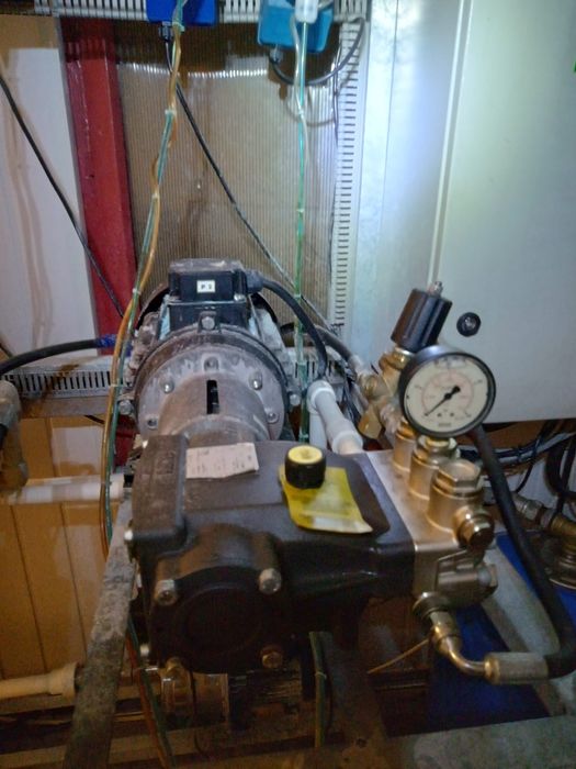 Vând echipament spălătorie auto self service