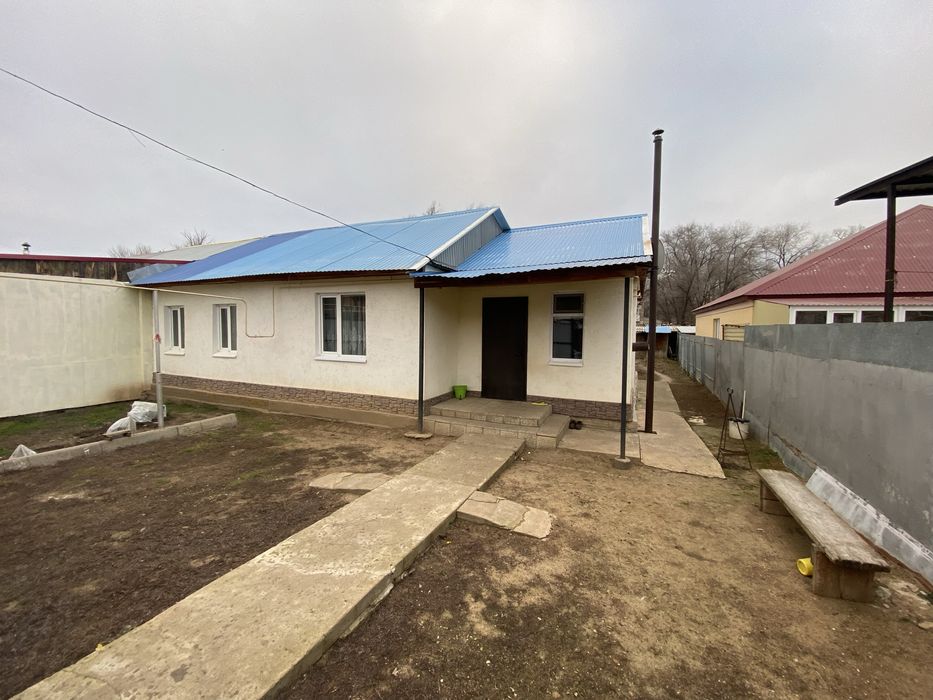 Продам дом в двухвартирном доме в центре города ост Сокол