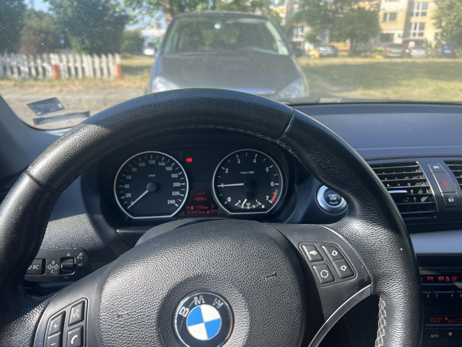 BMW 116i 2008г продавам