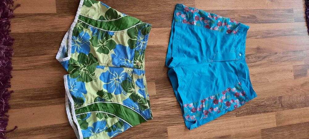 Vand pantaloni scurti dama