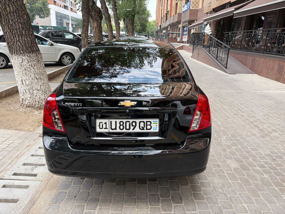 Продаётся черная Chevrolet Lacetti, автомат, люк, абс, 12 000 уе