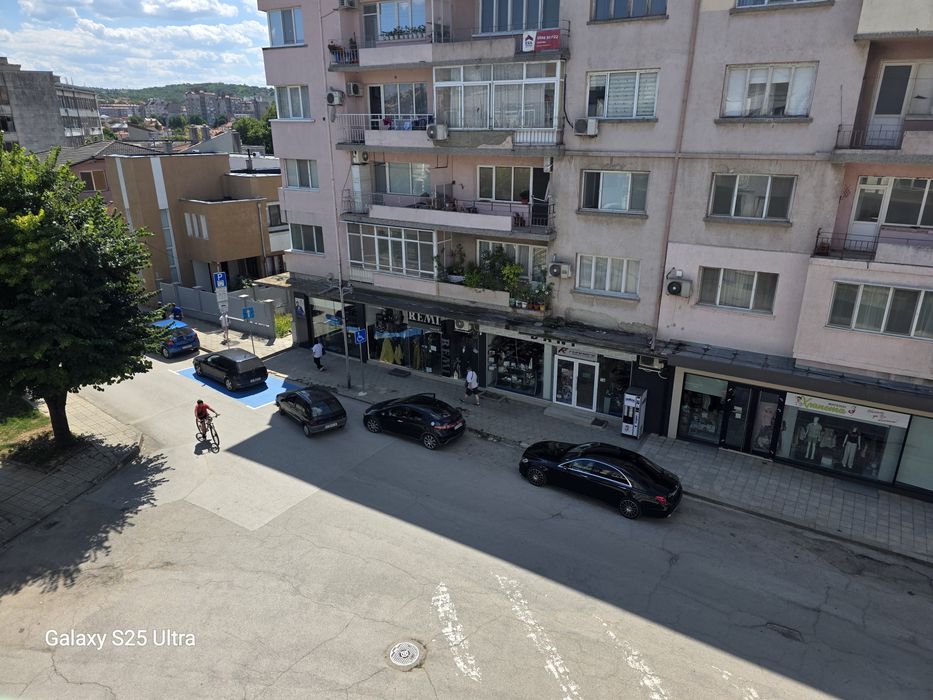 Тристаен тухлен апартамент