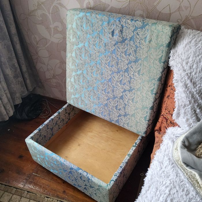 Пуфик    короб         2000 тг