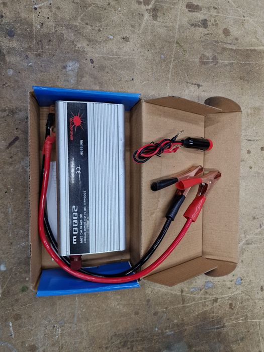 Vând invertor 12v 2000wati nou