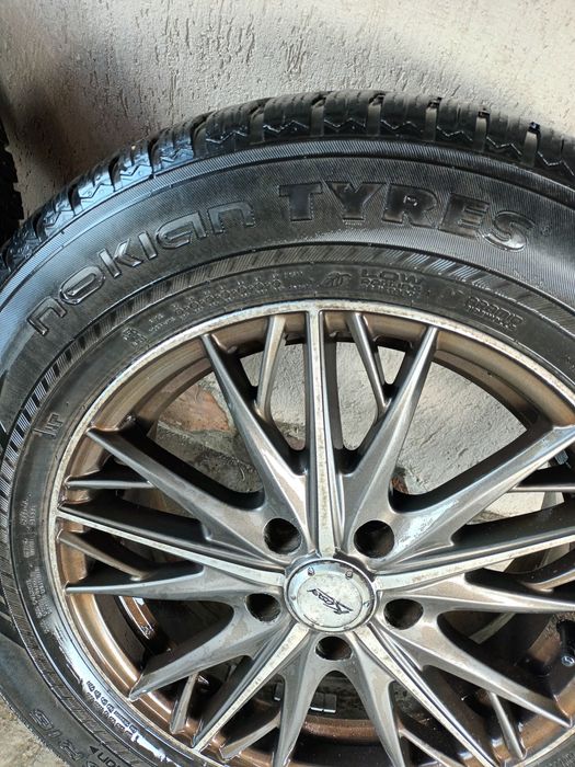 Roți cu cauciucuri de iarna  R17 folosite pe TIGUAN