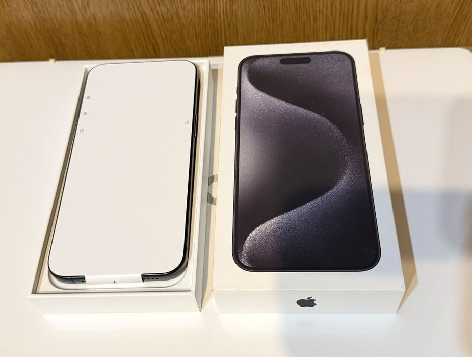 Vand, iPhone 15 Pro Max 256 GB Black