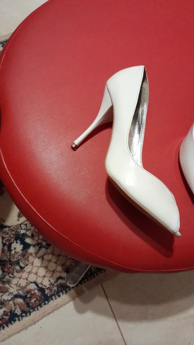 Pantofi  cu toc albi