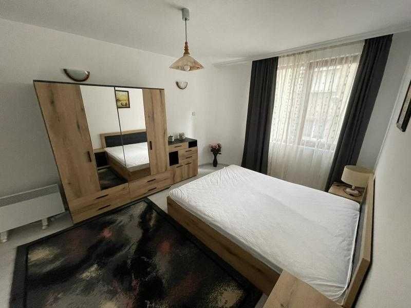 Дава се под наем Тристаен апартамент в Бургас, Център - 80 кв.м за 433.5 € - Снимка #4