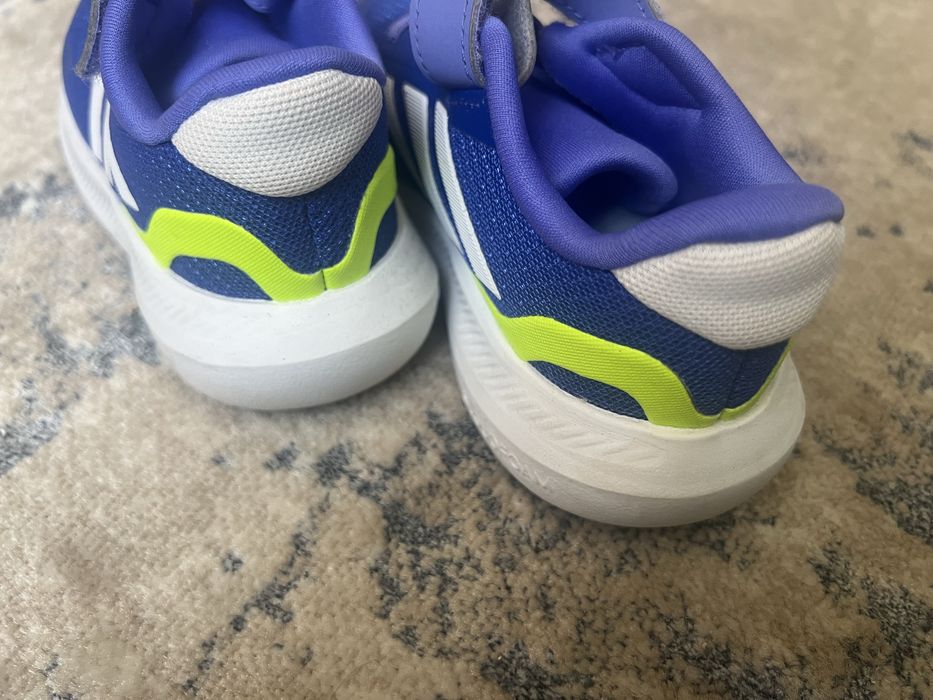 Adidasi adidas ca noi marimea 26