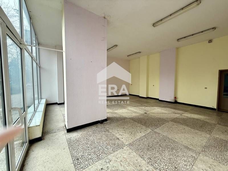 Магазин за продажба в Широк Център