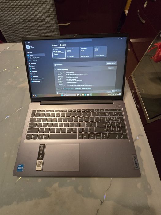 Laptop Lenovo, i3-1114G5, ram 12gb, ssd 256gb, bat 3ore