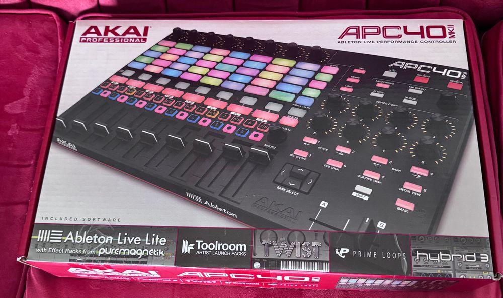 Controller Akai APC40 MKII – Doar desigilat și testat (Nou / Full Box)