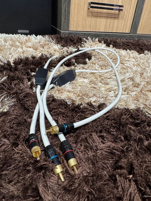 Cabluri rca Van Den Hul și Transparent Cable