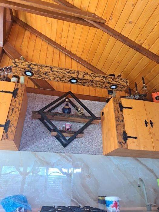 Lustre rustice din lemn masiv