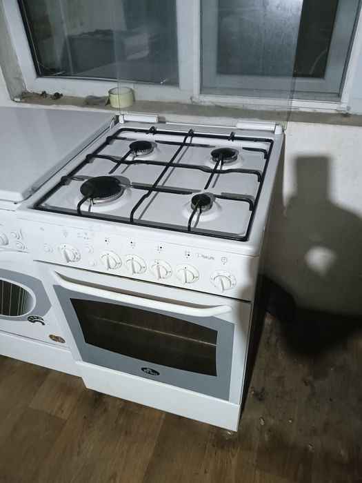 Продам газ плиту
