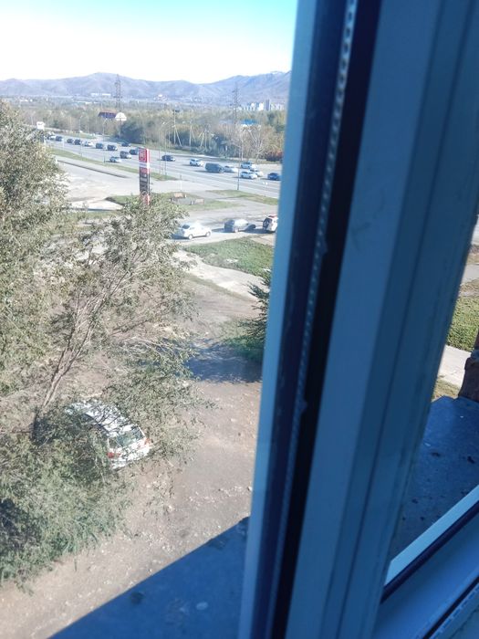 Продам два  пластиковых окна