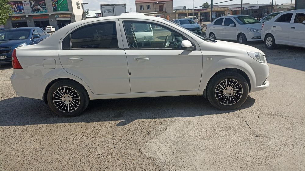 Несия 3 автомашинаси сотилади