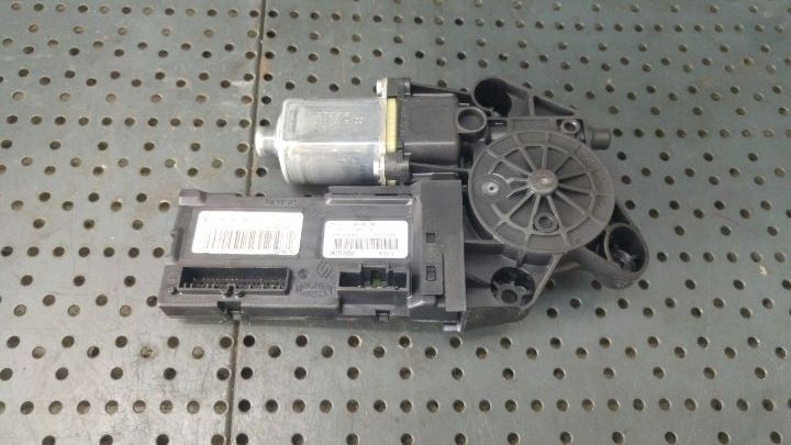 Motoras macara stanga fata renault megane 3 968431100 807315510r 969198200 966367200 0130822479