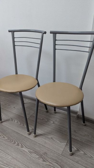 Продам стол  и стулья