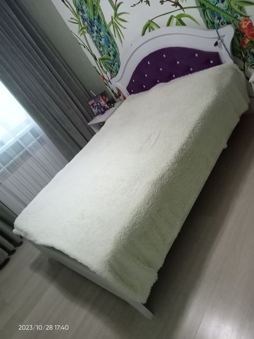 Продается двуспальная кровать