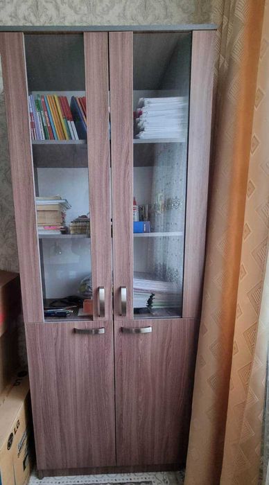 Продаю книжный шкаф